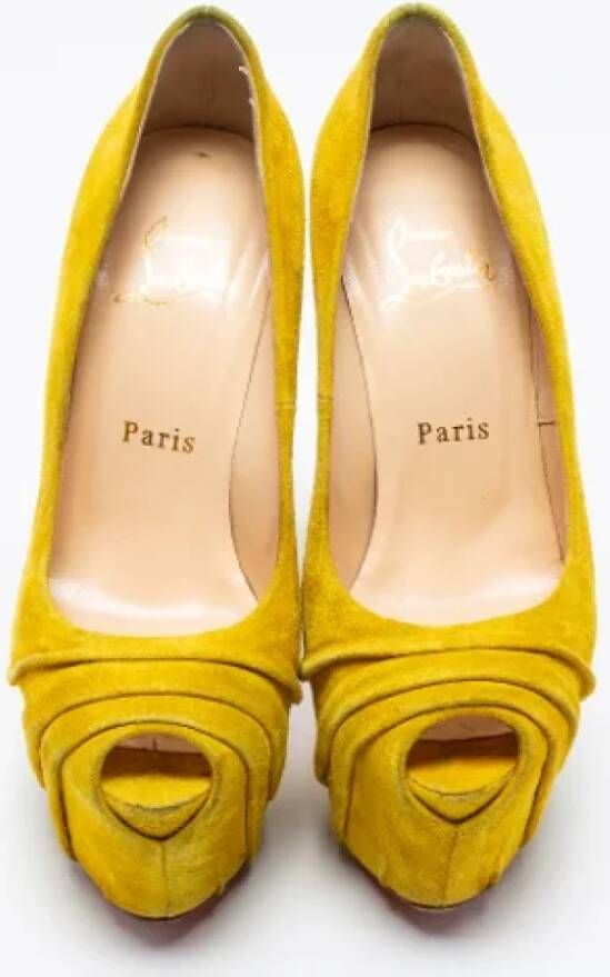Christian Louboutin Pre-owned Suede heels Yellow Dames