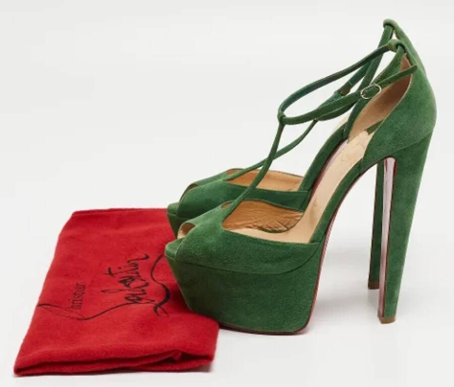 Christian Louboutin Pre-owned Suede sandals Green Dames