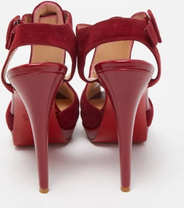 Christian Louboutin Pre-owned Suede sandals Red Dames