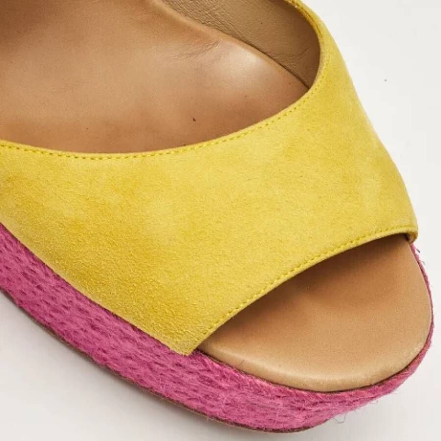 Christian Louboutin Pre-owned Suede sandals Yellow Dames