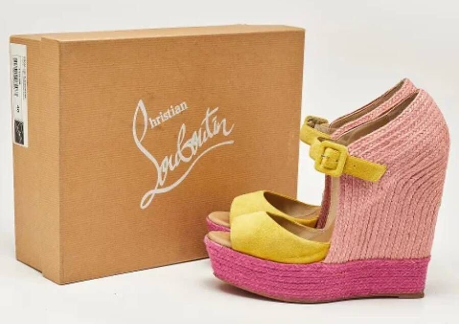Christian Louboutin Pre-owned Suede sandals Yellow Dames