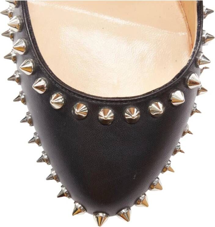 Christian Louboutin Pre-owned Tweedehands elegante pumps met puntige neus en studs detail en hoge hak