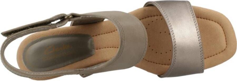 Clarks Metallic Sleehak Sandalen voor Comfort en Stijl