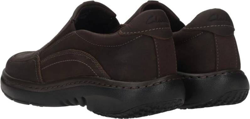 Clarks Bruine instappers voor heren met antislip zool Bruin Heren