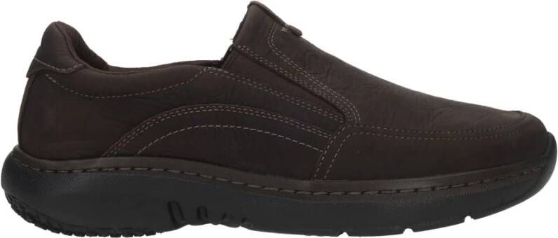 Clarks Bruine instappers voor heren met antislip zool Bruin Heren
