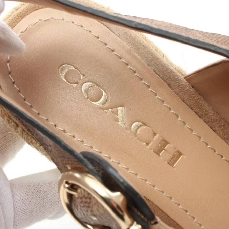 Coach Pre-owned Suede sandals Beige Dames