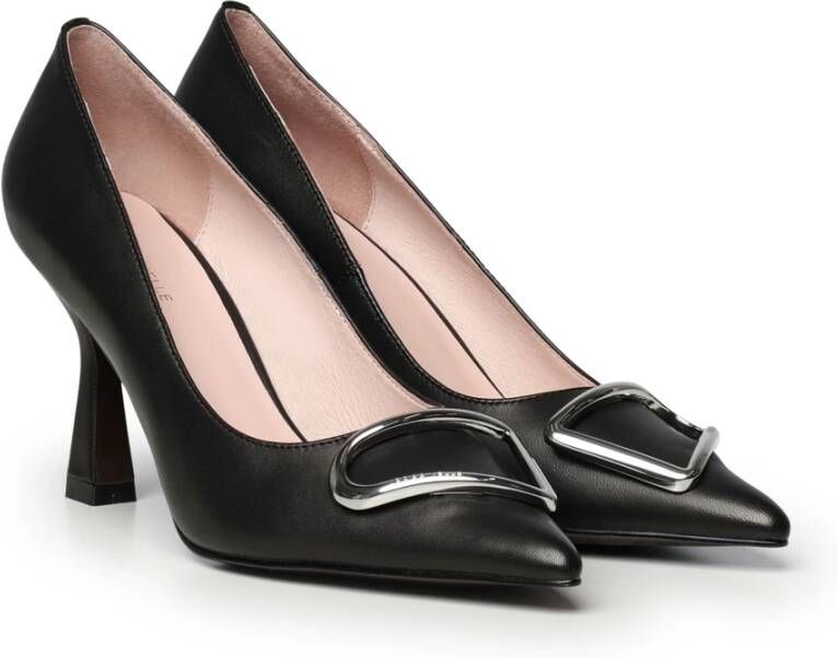 Coccinelle Zwarte leren pumps met hak en metalen detail Black Dames