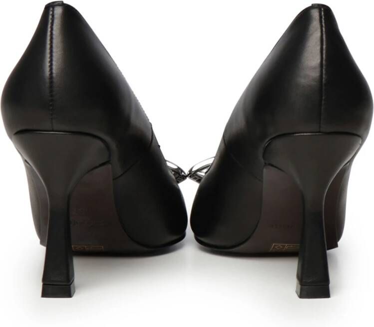 Coccinelle Zwarte leren pumps met hak en metalen detail Black Dames