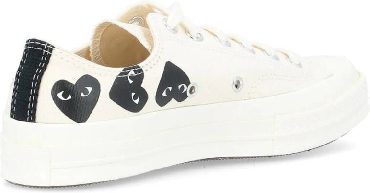 Comme des Garçons Play Beige Canvas Sneakers met Zwarte Hartjes
