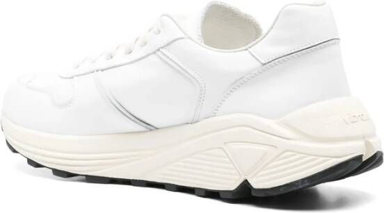 Common Projects Witte Lace-Up Sneakers met Platte Rubberen Zool