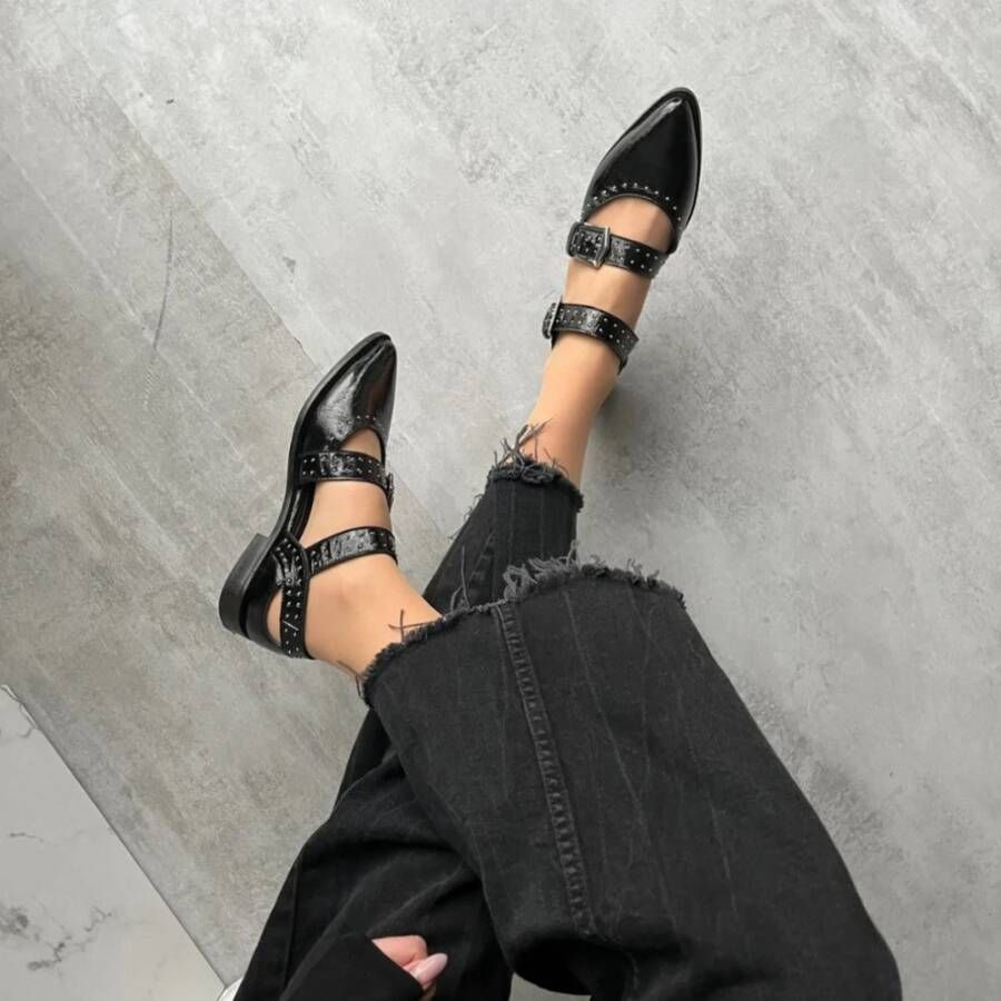 Copenhagen Shoes Stijlvolle Loafers met Gespen en Studs
