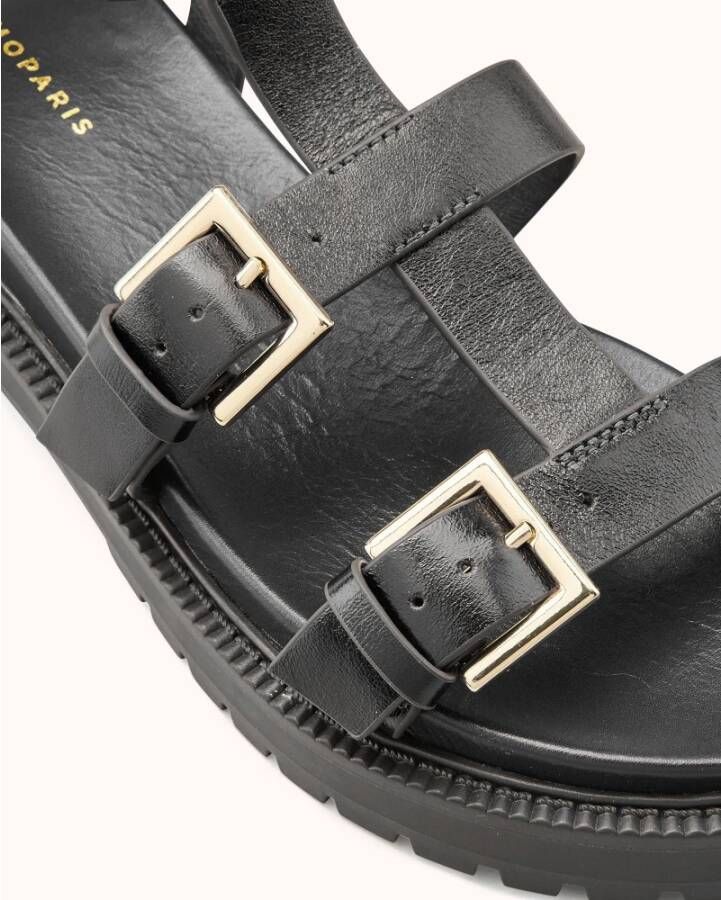 Cosmoparis Zwarte leren sandaal met trendy zool en gouden gespen