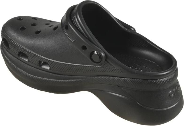 Crocs Zwarte sandalen voor zomerse outfits