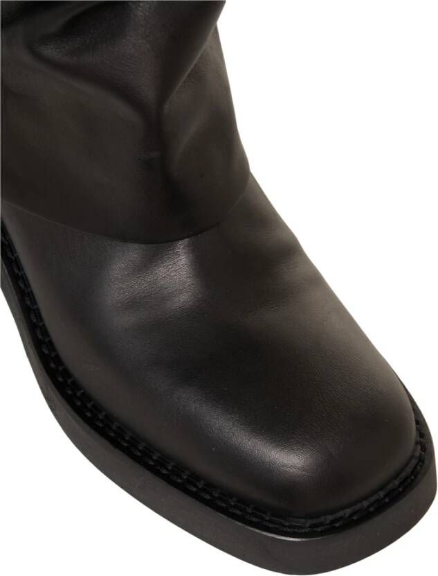 Curiosite Elegante Leren Enkellaarzen met Gesp