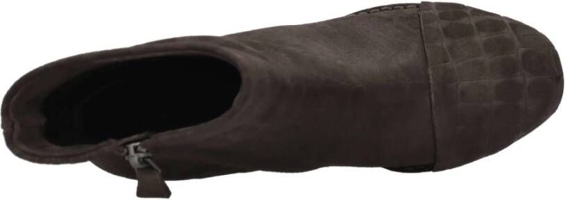 DEL Carlo Laarzen Bruin