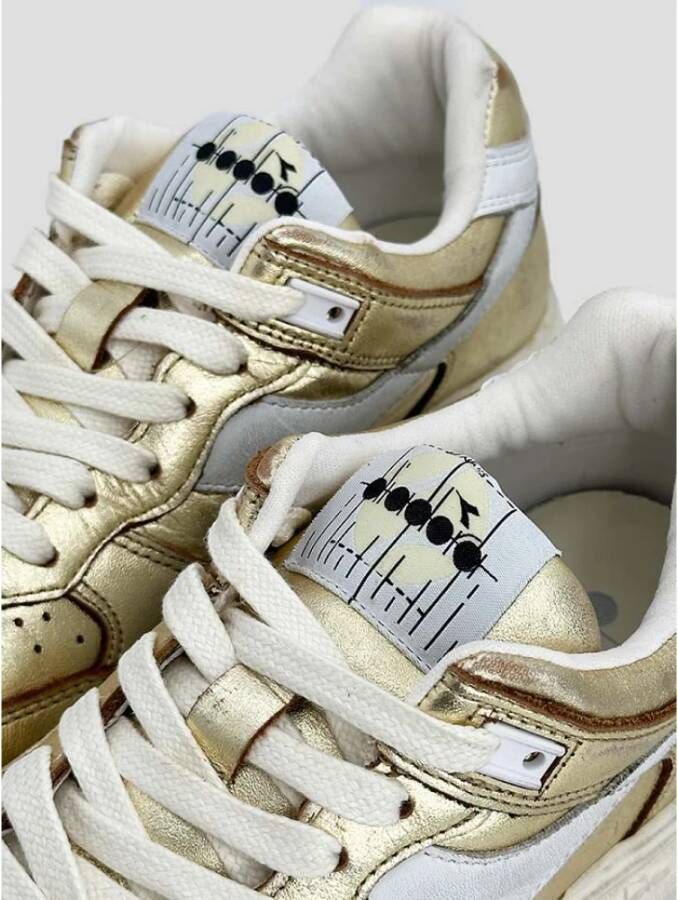 Diadora Metallic Sneaker Gouden Distressed Effect Yellow Unisex