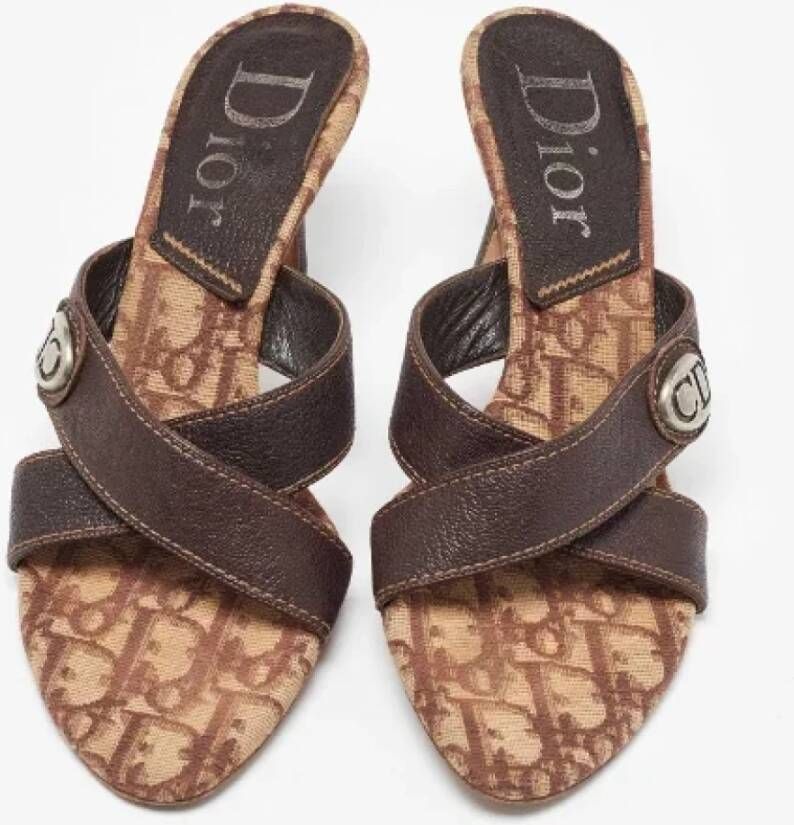 Dior Vintage Pre-owned Canvas sandals Brown Dames