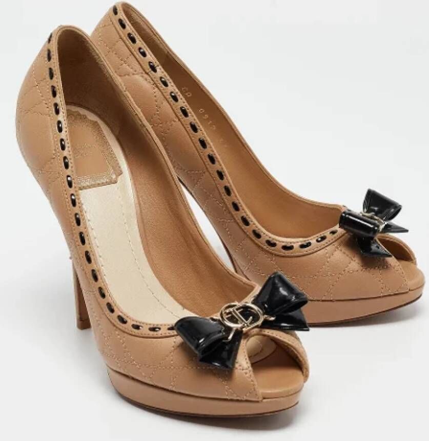 Dior Vintage Pre-owned Leather heels Beige Dames
