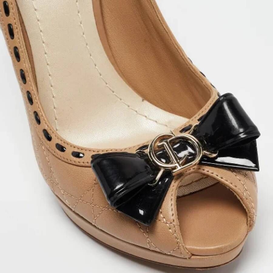 Dior Vintage Pre-owned Leather heels Beige Dames