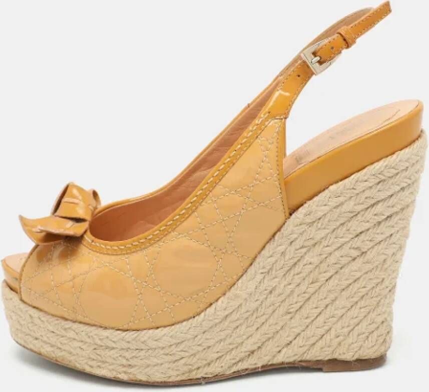 Dior Vintage Pre-owned Leather sandals Beige Dames