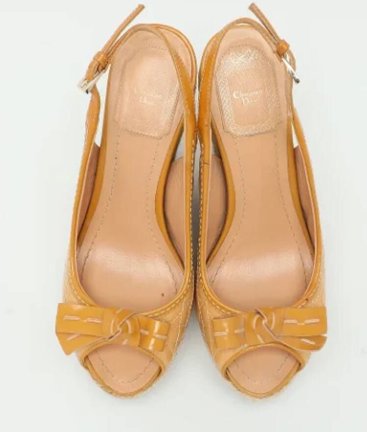 Dior Vintage Pre-owned Leather sandals Beige Dames