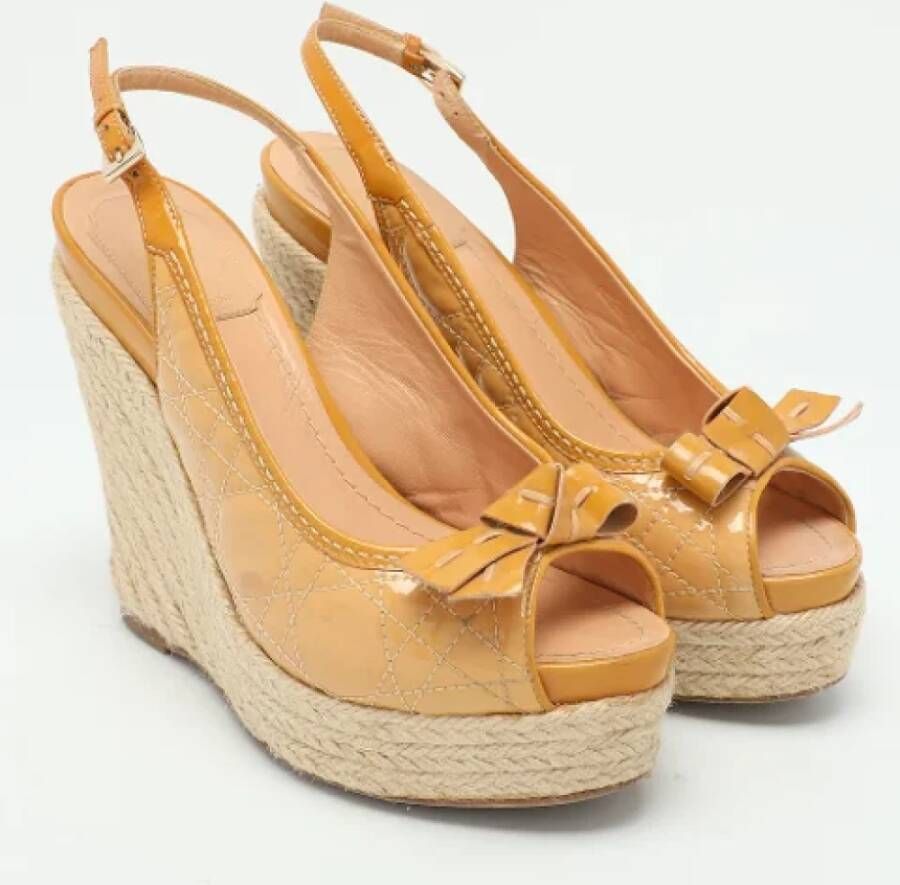 Dior Vintage Pre-owned Leather sandals Beige Dames