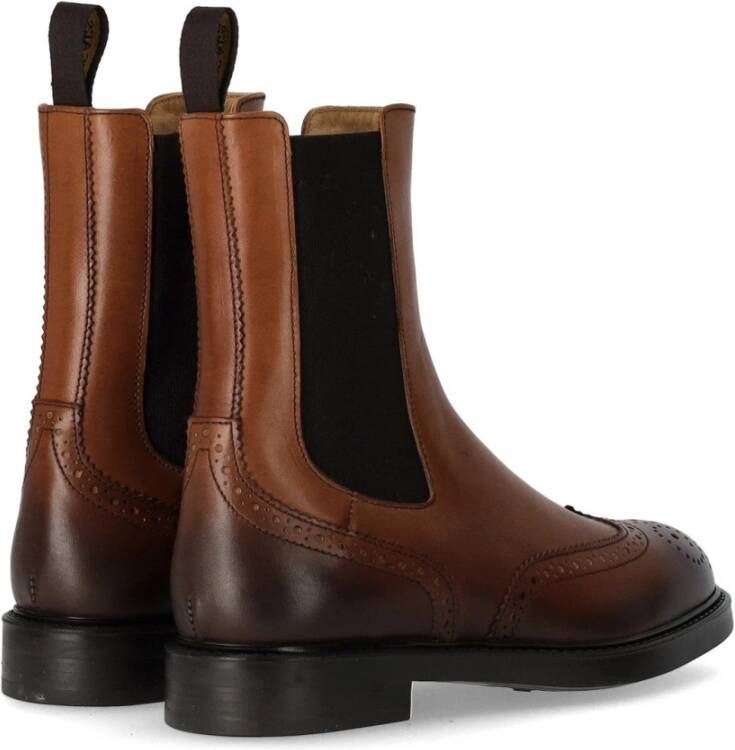 Doucal's Bruine Chelsea Boot met Brogue Details