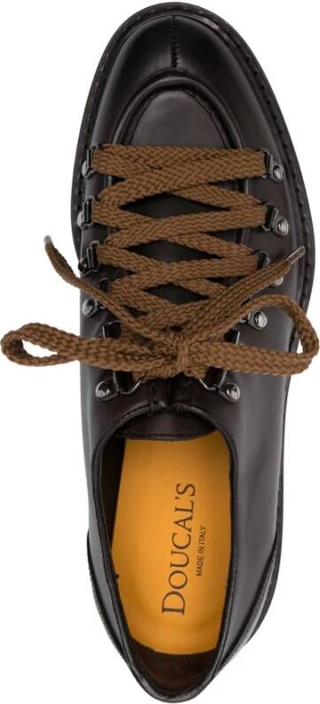 Doucal's Bruine leren veterschoenen met platte zool