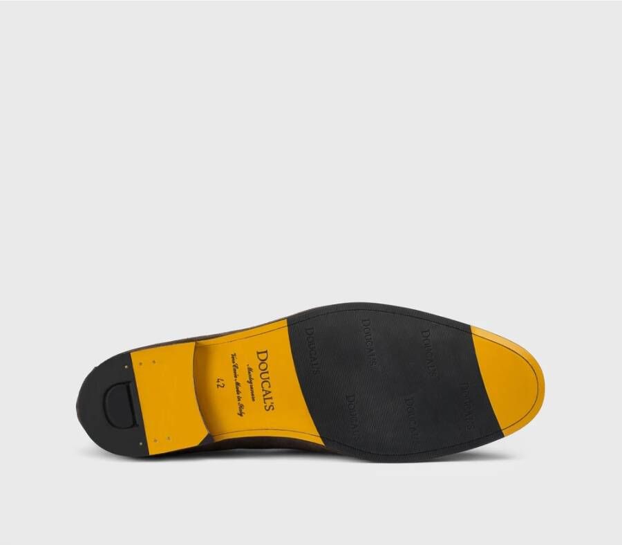 Doucal's Bruine suède loafers met kwastjes