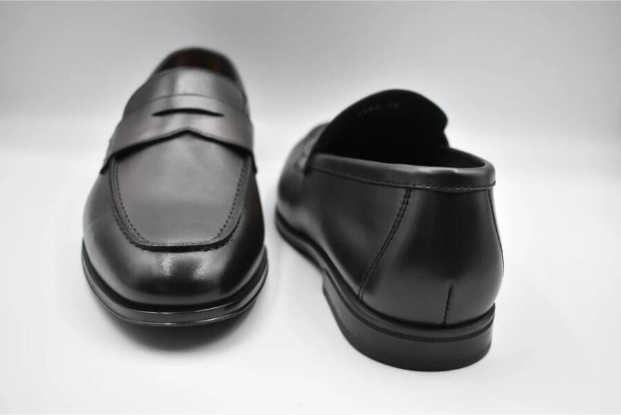 Doucal's Donkerbruine Geveterde Schoenen Stijlvol Design