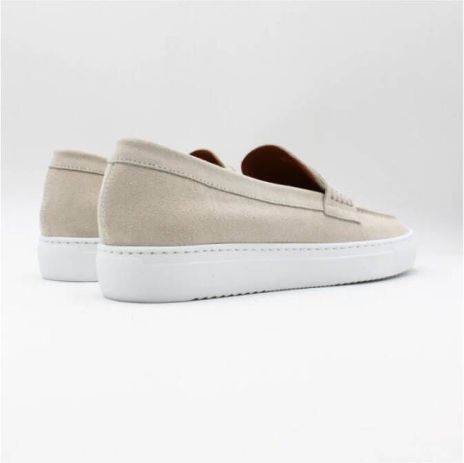 Doucal's Lichtbeige Suède Mocassins Dikke Rubberen Zool Beige Heren