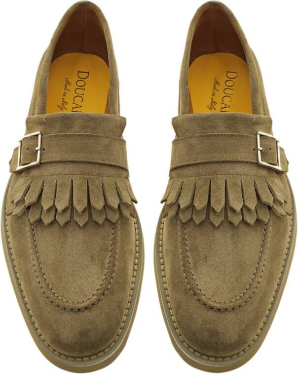 Doucal's Suède Hazelnoot Loafers met Gesp en Franjes