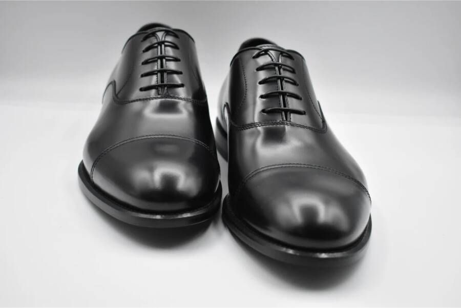 Doucal's Zwarte Leren Veterschoenen