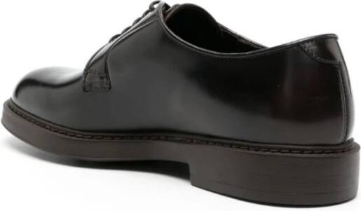 Doucal's Zwarte leren veterschoenen met platte zool