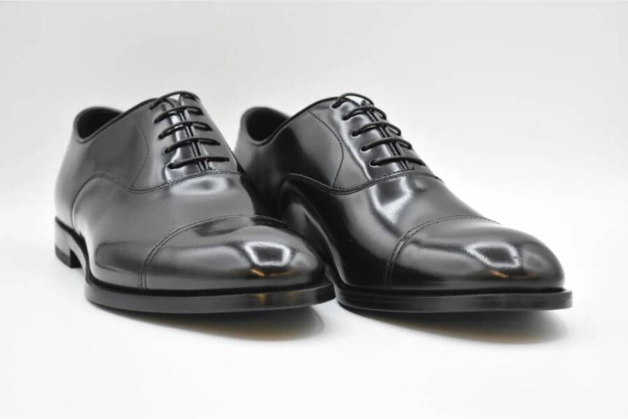 Doucal's Zwarte Platte Schoenen met Kant