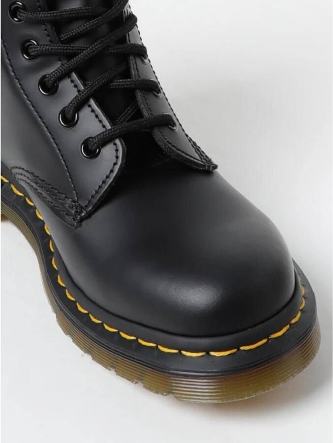 Dr. Martens Klassieke Zwarte Enkellaarzen