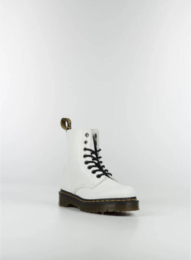 Dr. Martens Lace-up Boots Wit Dames