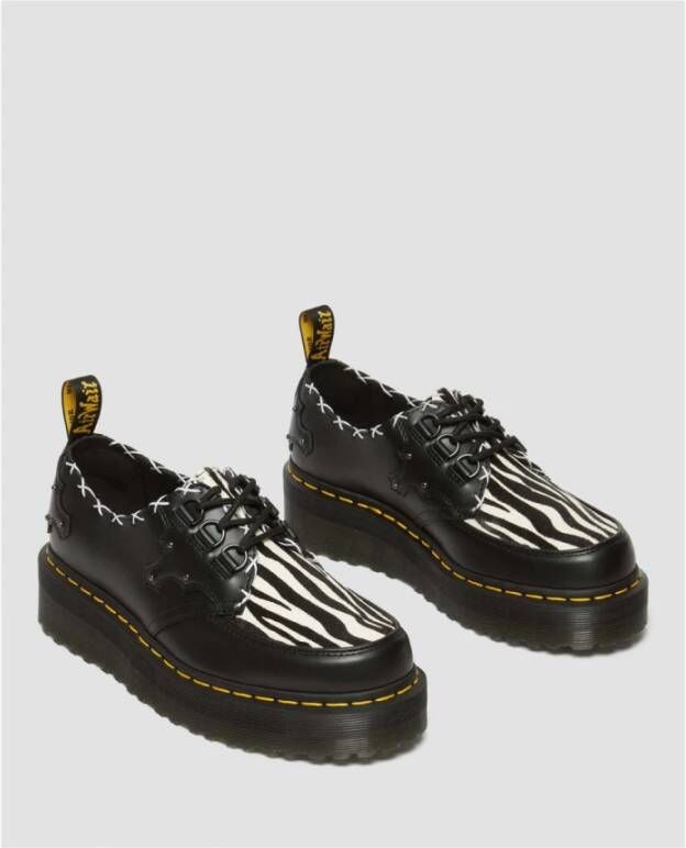 Dr. Martens Laced Shoes Black Dames