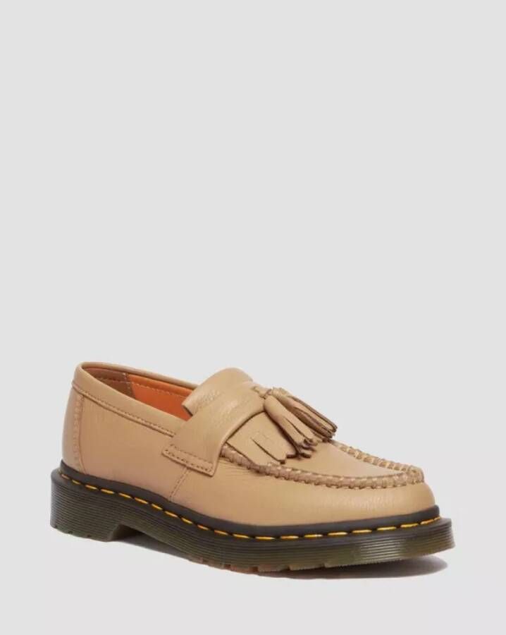 Dr. Martens Stijlvolle Adrian Loafers met Kwastjes Beige Dames