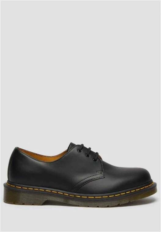 Dr. Martens Zwarte platte schoenen voor vrouwen Black Dames