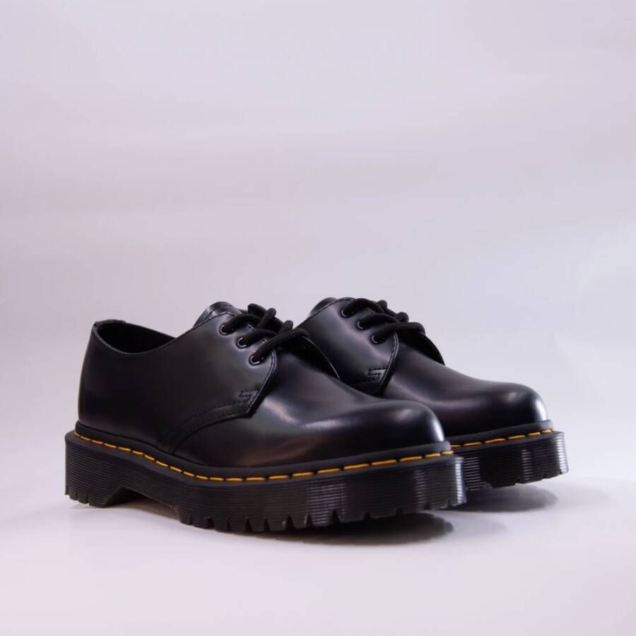 Dr. Martens Zwarte platte schoenen voor vrouwen Black Dames