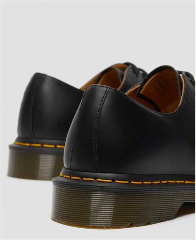 Dr. Martens Zwarte platte schoenen voor vrouwen Black Dames