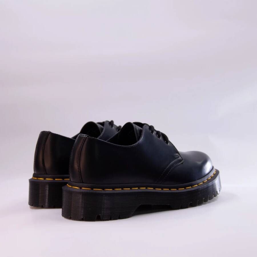 Dr. Martens Zwarte platte schoenen voor vrouwen Black Dames