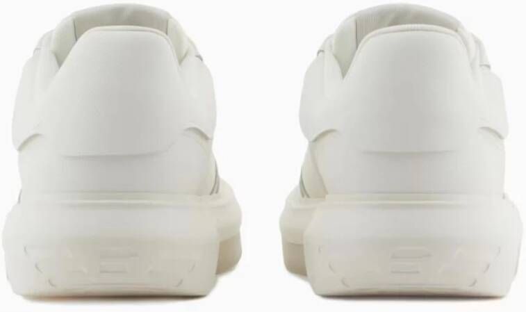 Emporio Armani Beige platte schoenen met Saffiano-details