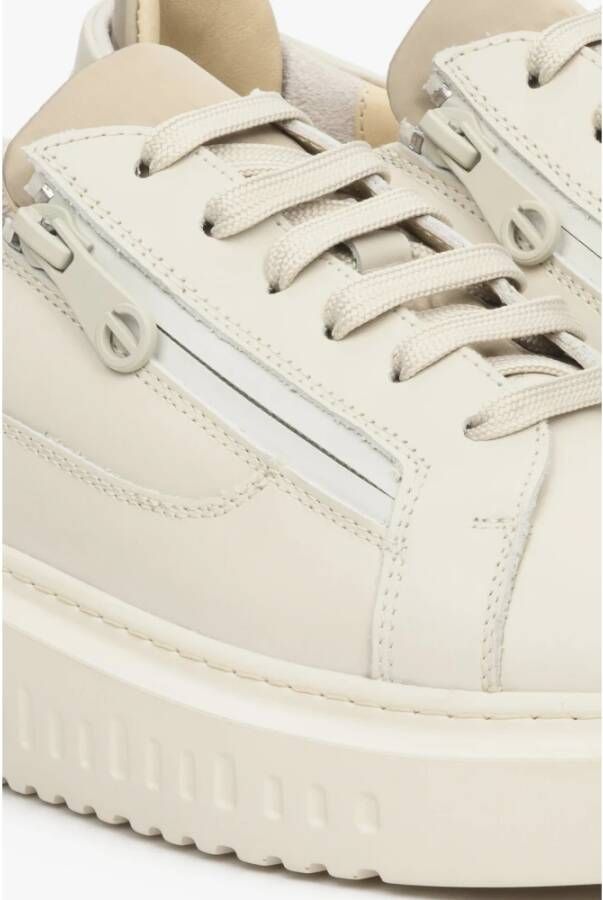 Estro Dames Beige Leren Lage Sneakers met een Decoratieve Rits Er00112644 Beige Dames