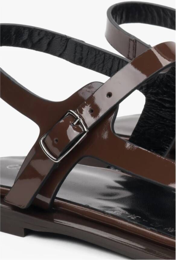 Estro Bruine Lakleren Sandalen voor Dames met Dunne Bandjes