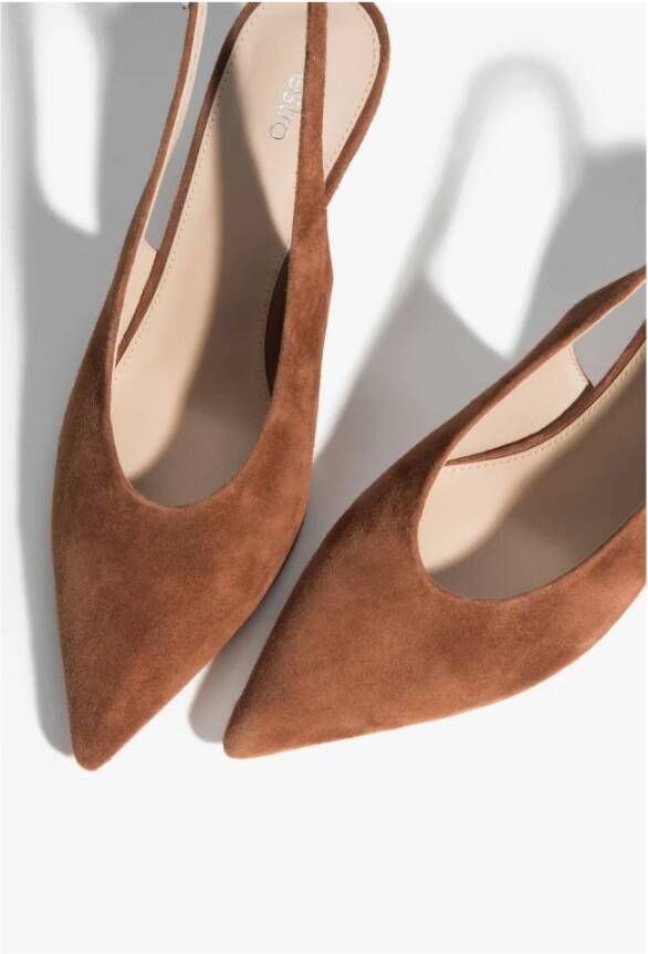 Estro Bruine Velours Slingback Pumps