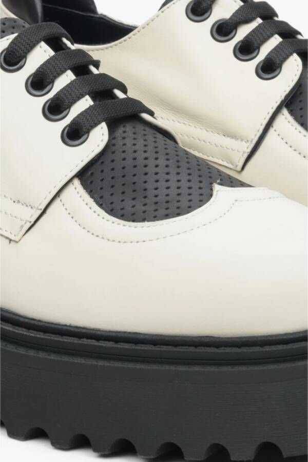 Estro Dames Beige & Zwart Leren Brogues met Chunky Sole Er00113785 Beige Dames