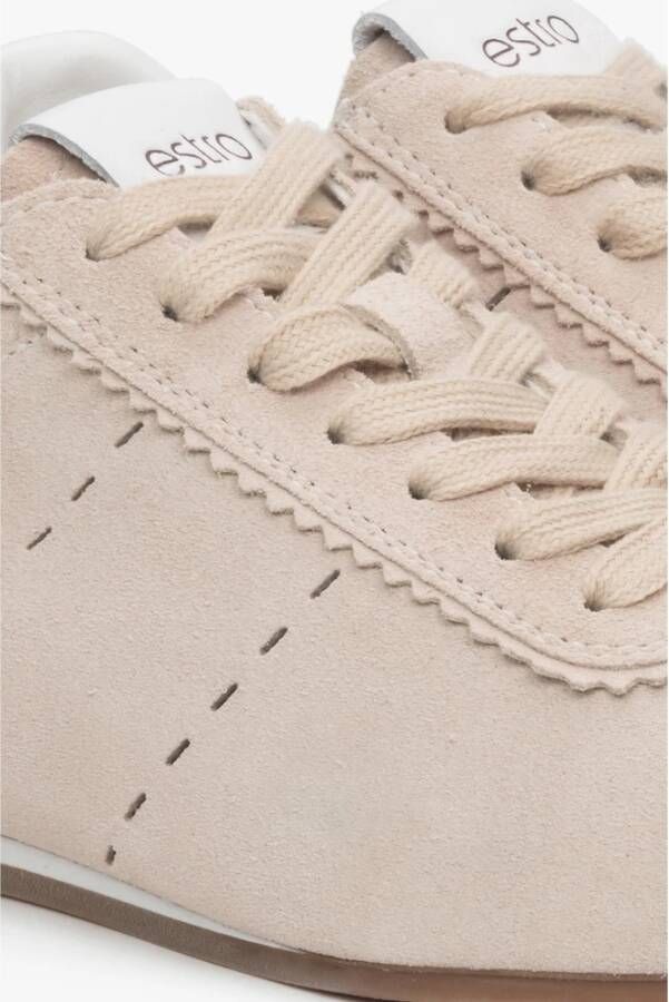 Estro Dames Beige Zachte Velours Sneakers met een Lage Zool