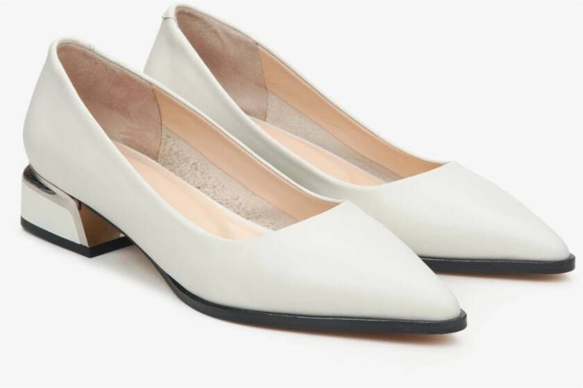 Estro Dames Licht Beige Lage Hakken Pumps gemaakt van Echt Leer Er00115105 Beige Dames